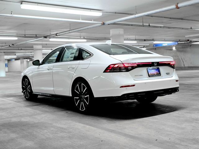 2025 Honda Accord Hybrid Touring 32