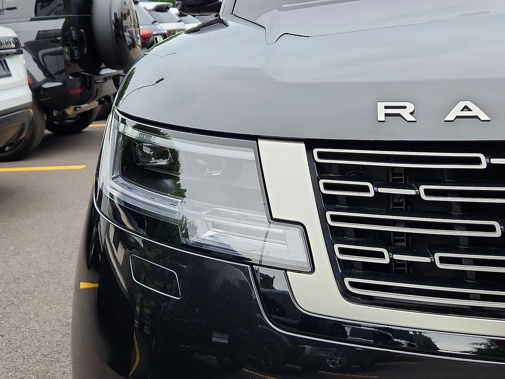 Thumbnail: 2023 Land Rover Range Rover - 9