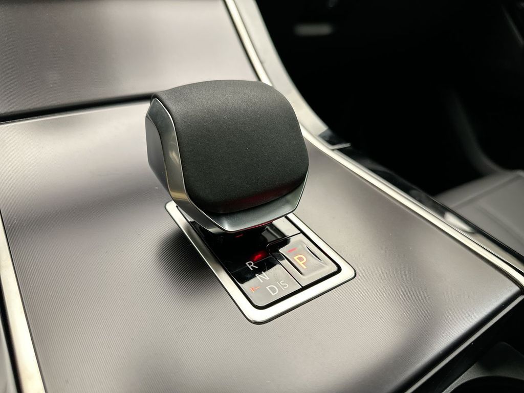 Thumbnail: 2026 Land Rover Range Rover Velar - 11