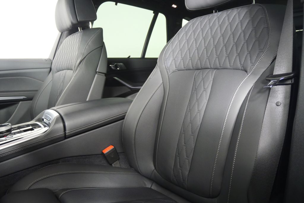 Thumbnail: 2026 BMW X5 - 11