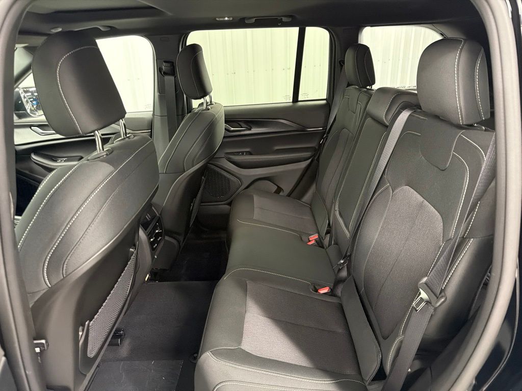 2026 Jeep Grand Cherokee Laredo X - 9