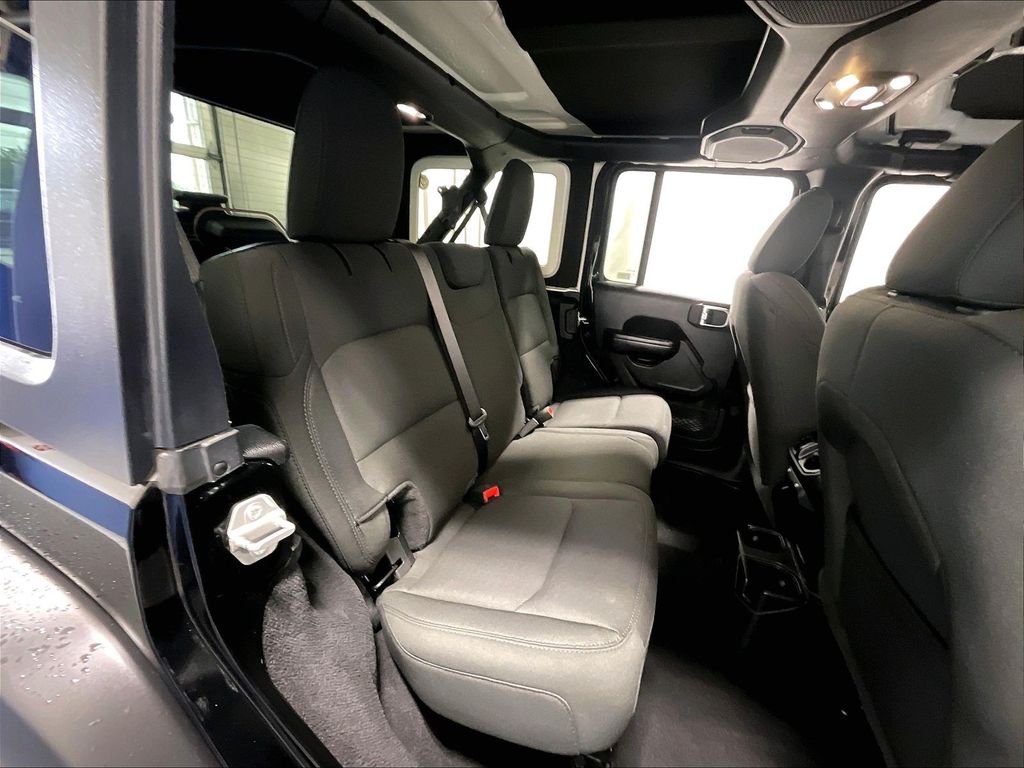 2021 Jeep Wrangler — photo 16