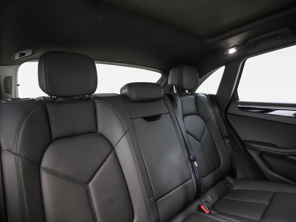 Thumbnail: 2020 Porsche Macan - 27