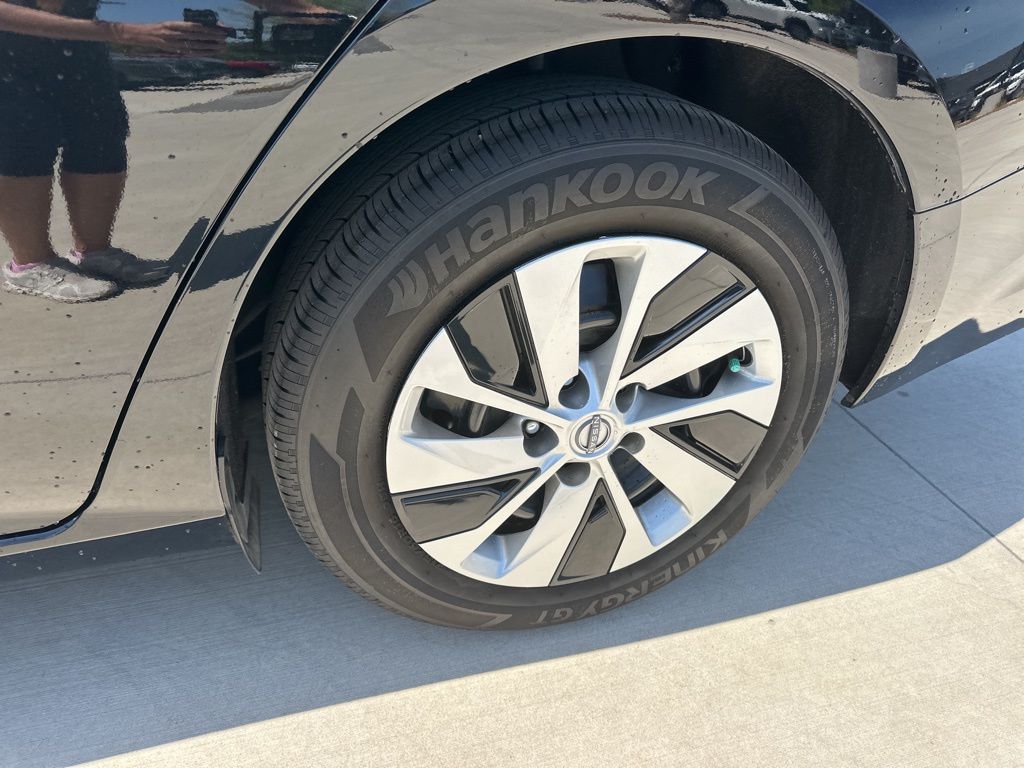 2024 Super Black Clearcoat Nissan Altima 2.5 S FWD Sedan