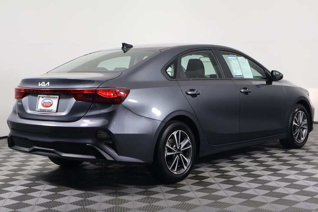 Thumbnail: 2024 Kia Forte - 4