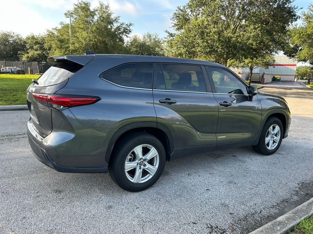 Thumbnail: 2023 Toyota Highlander - 5