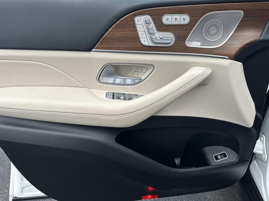 Thumbnail: 2024 Mercedes-Benz GLS - 29