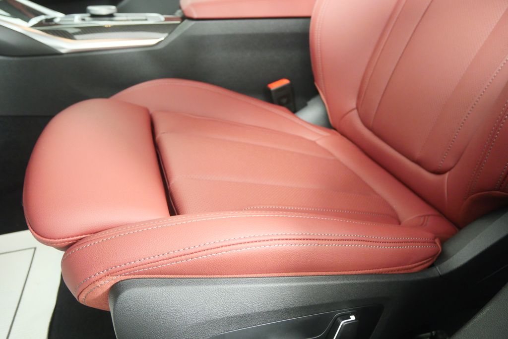 Thumbnail: 2026 BMW 3 Series - 10