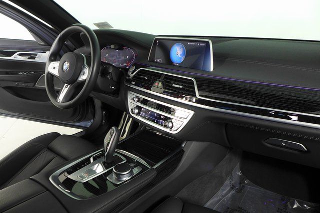 2022 BMW 7 Series 740i 13