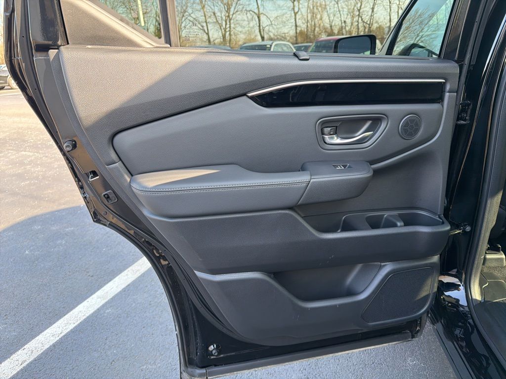 Thumbnail: 2025 Honda Pilot - 20