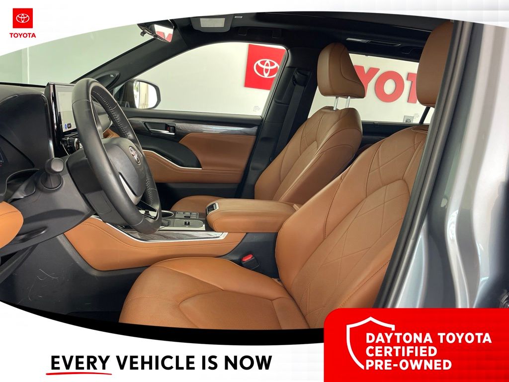 Used 2023 Toyota Highlander Hybrid SUV