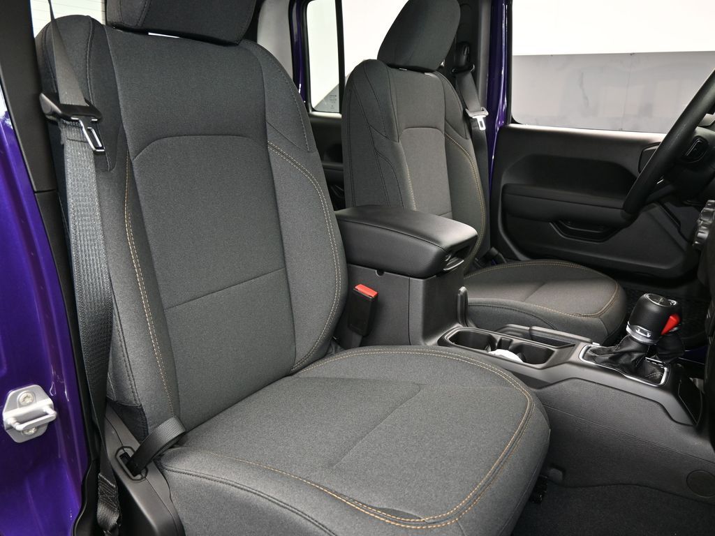 New 2026 reign Jeep Sport image 34