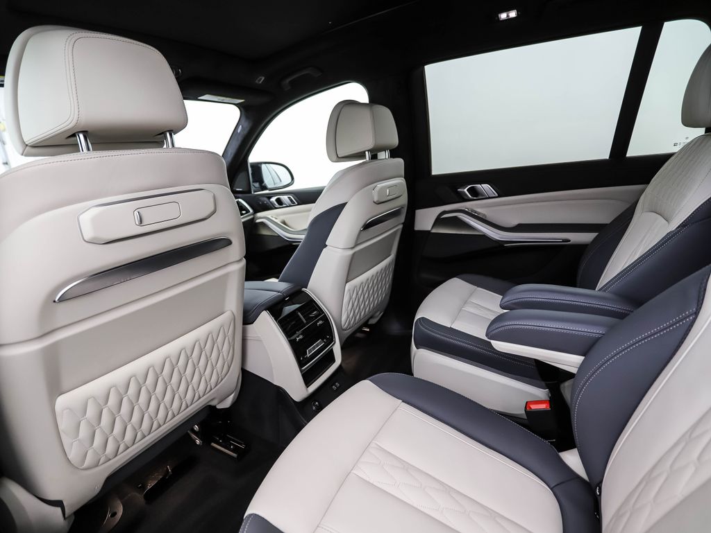 Thumbnail: 2024 BMW X7 - 21