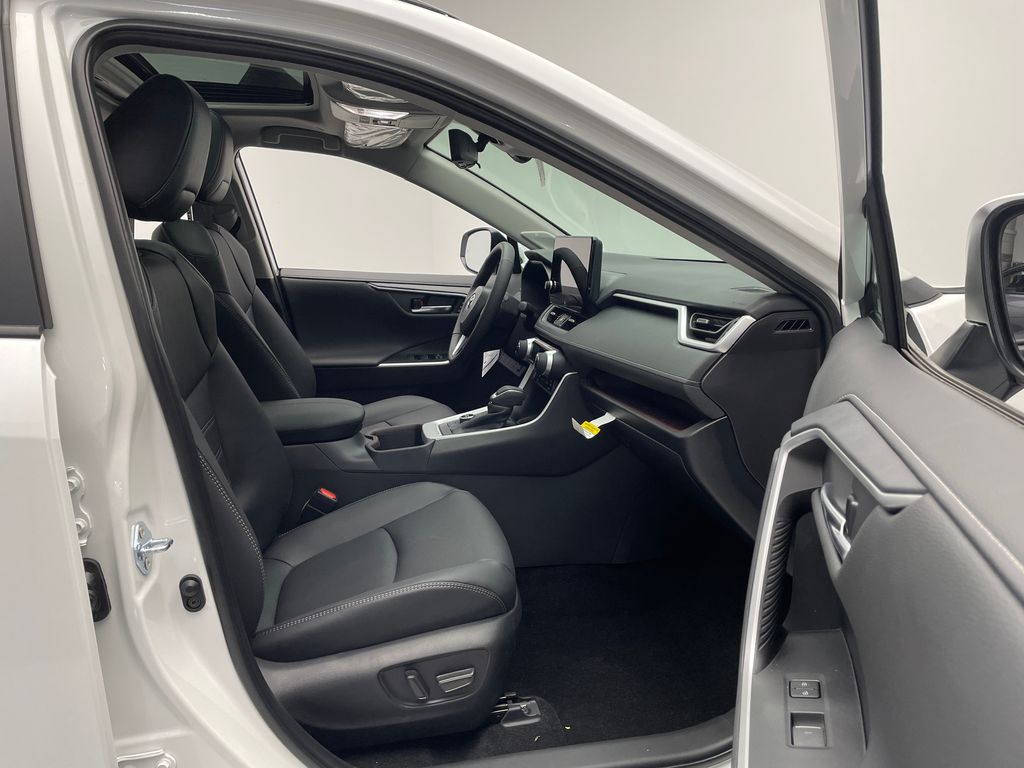 Thumbnail: 2025 Toyota RAV4 - 18