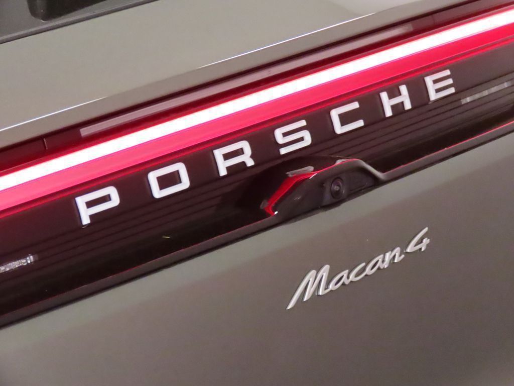 Thumbnail: 2026 Porsche Macan - 12