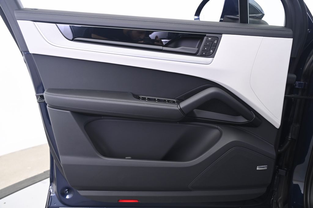 Thumbnail: 2026 Porsche Cayenne - 31