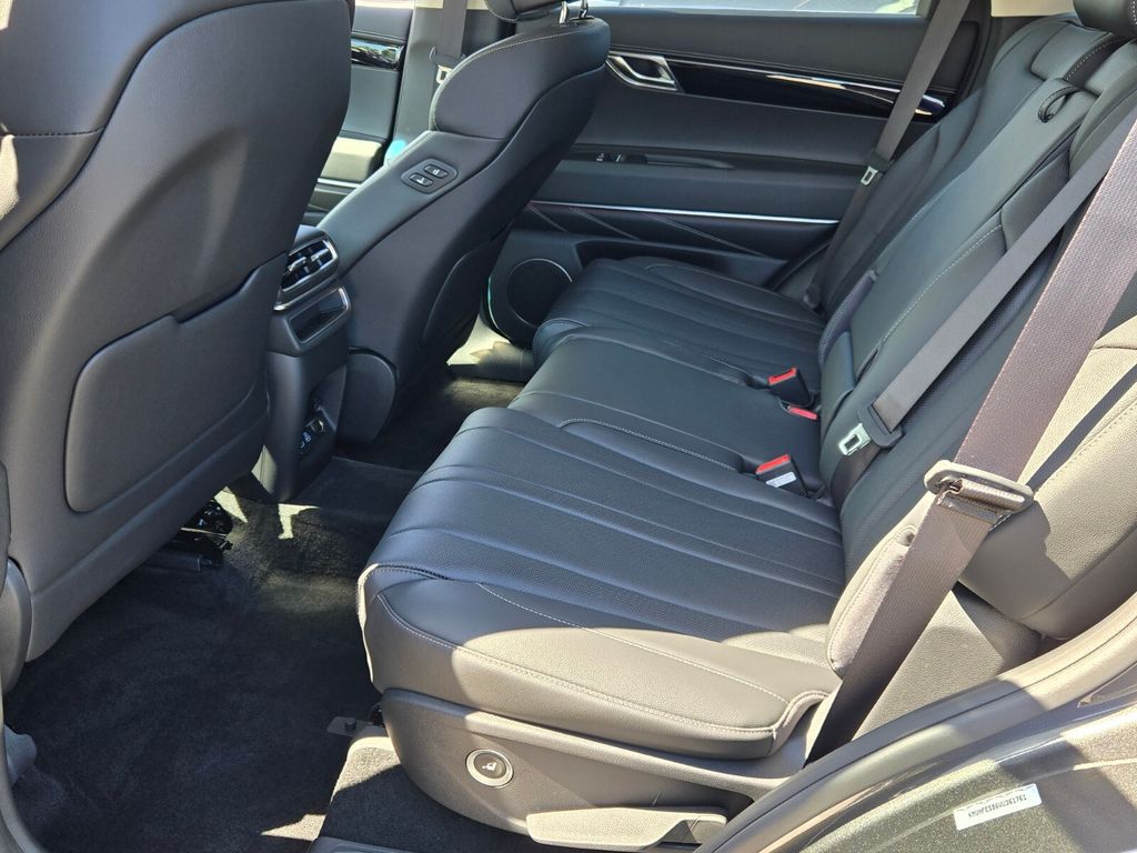 2027 Genesis GV80