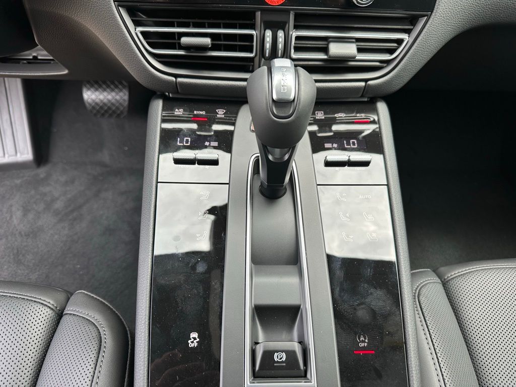 Thumbnail: 2025 Porsche Macan - 22