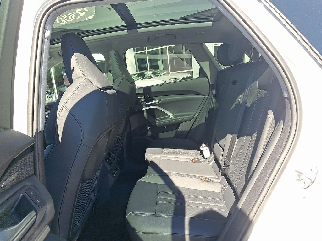 Thumbnail: 2025 Audi Q5 - 7