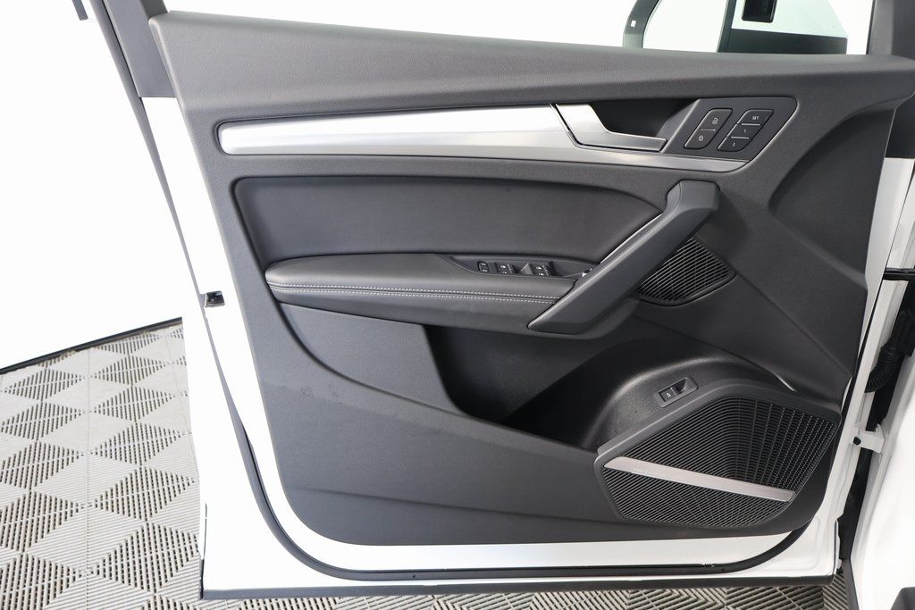 Thumbnail: 2022 Audi Q5 - 12