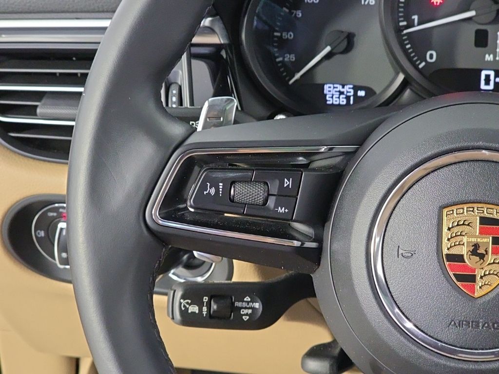 Thumbnail: 2023 Porsche Macan - 32