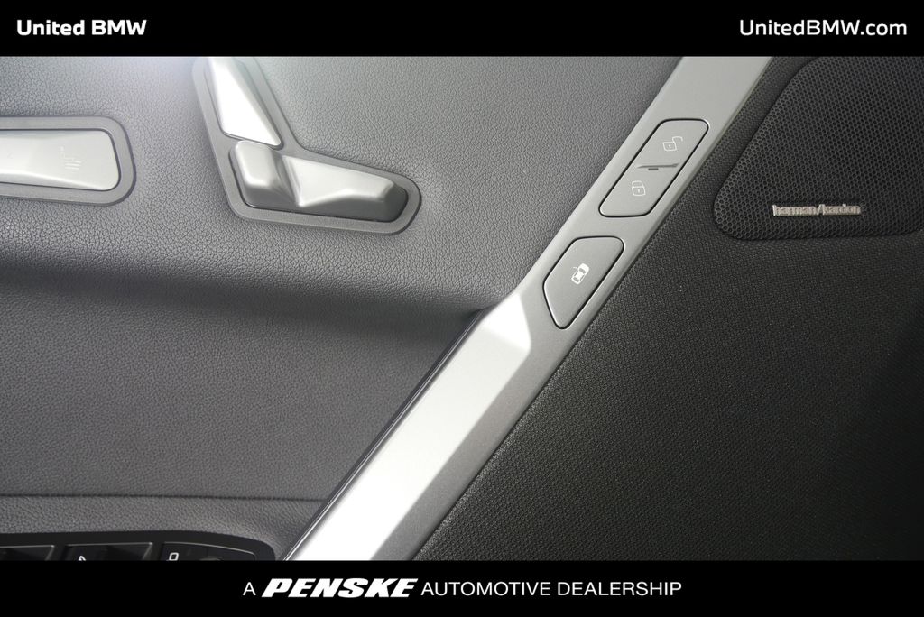 Thumbnail: 2026 BMW iX - 10