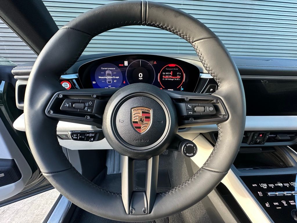 2024 Porsche Macan T 17