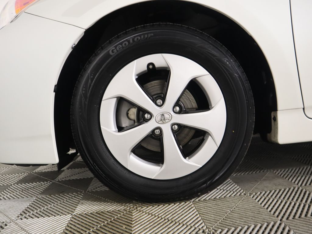 Thumbnail: 2015 Toyota Prius - 30