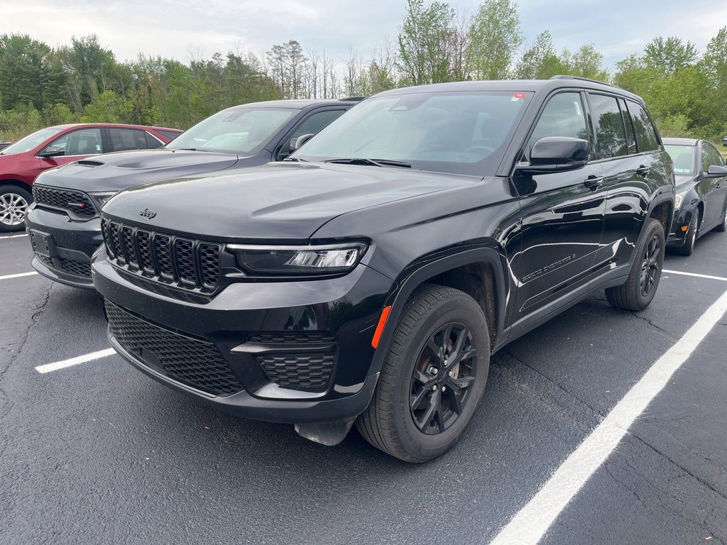 Diamond Black Crystal Pearlcoat 2025 Jeep Grand Cherokee Altitude 4WD SUV / Crossover Four-Wheel Drive 8-Speed Automatic