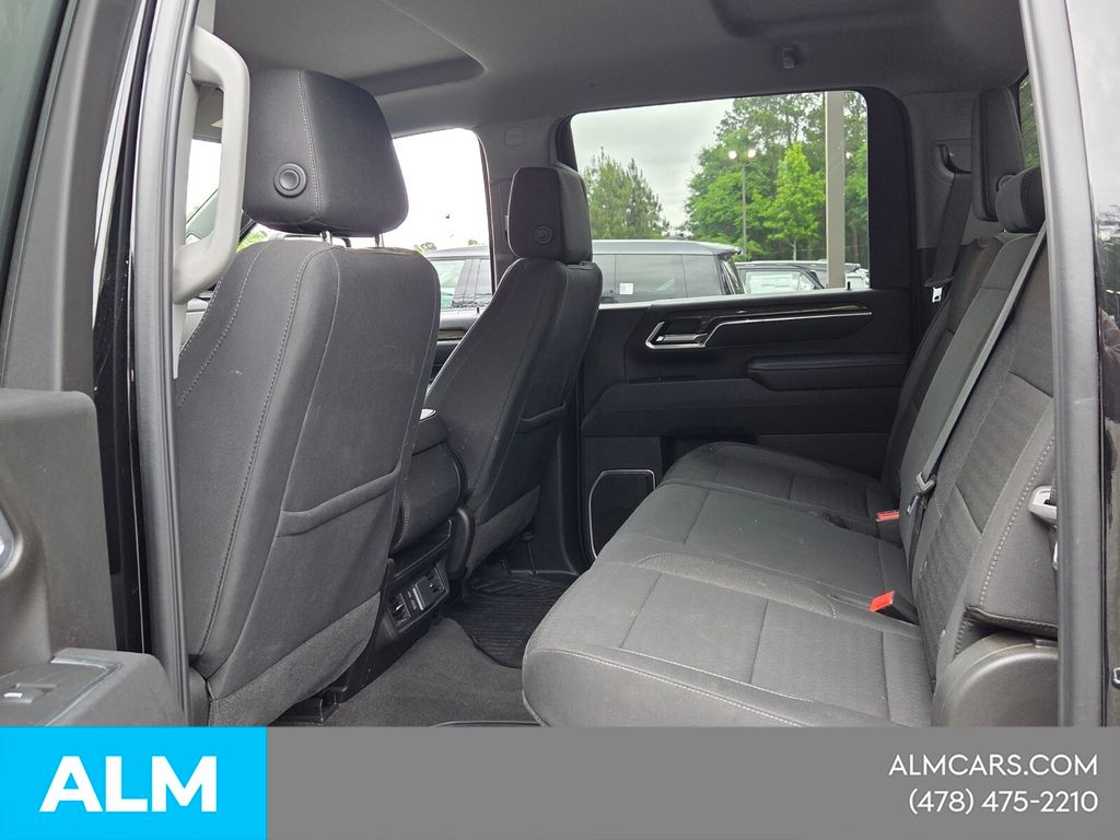 Used 2025 Black Chevrolet LT image 9