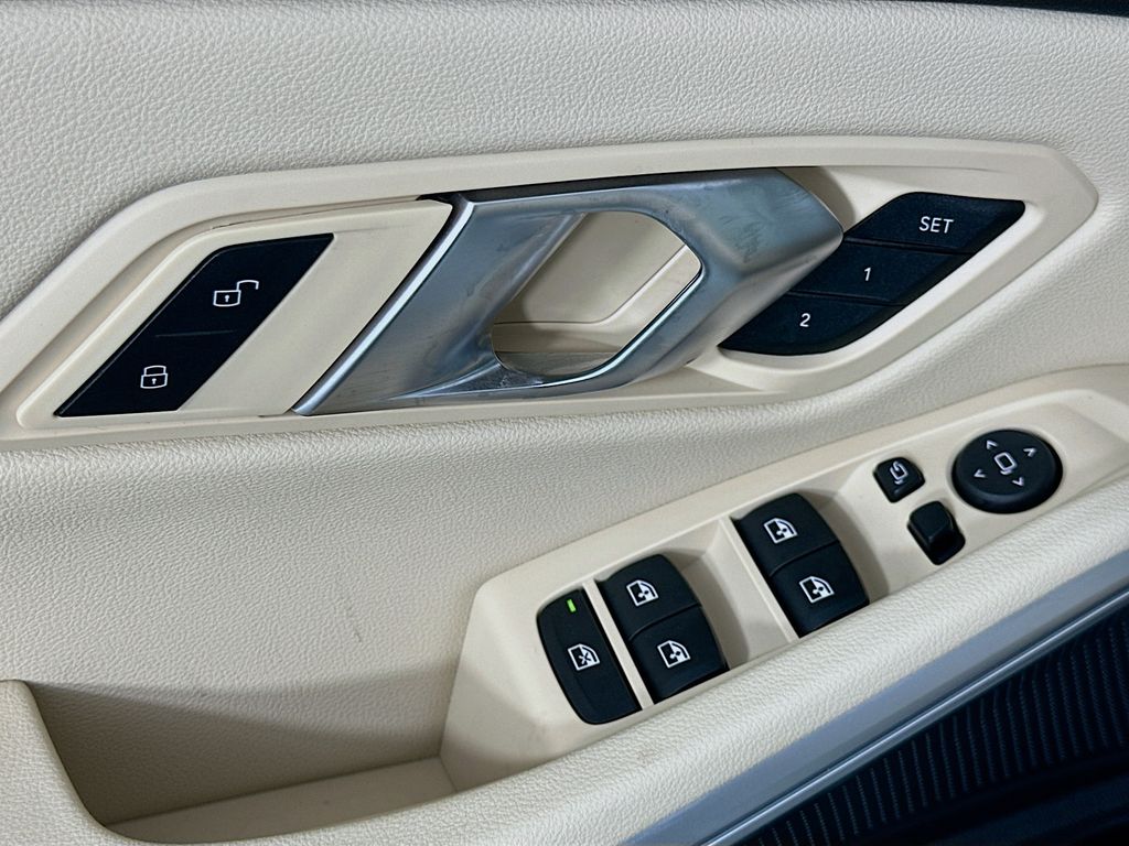 Thumbnail: 2025 BMW 3 Series - 18