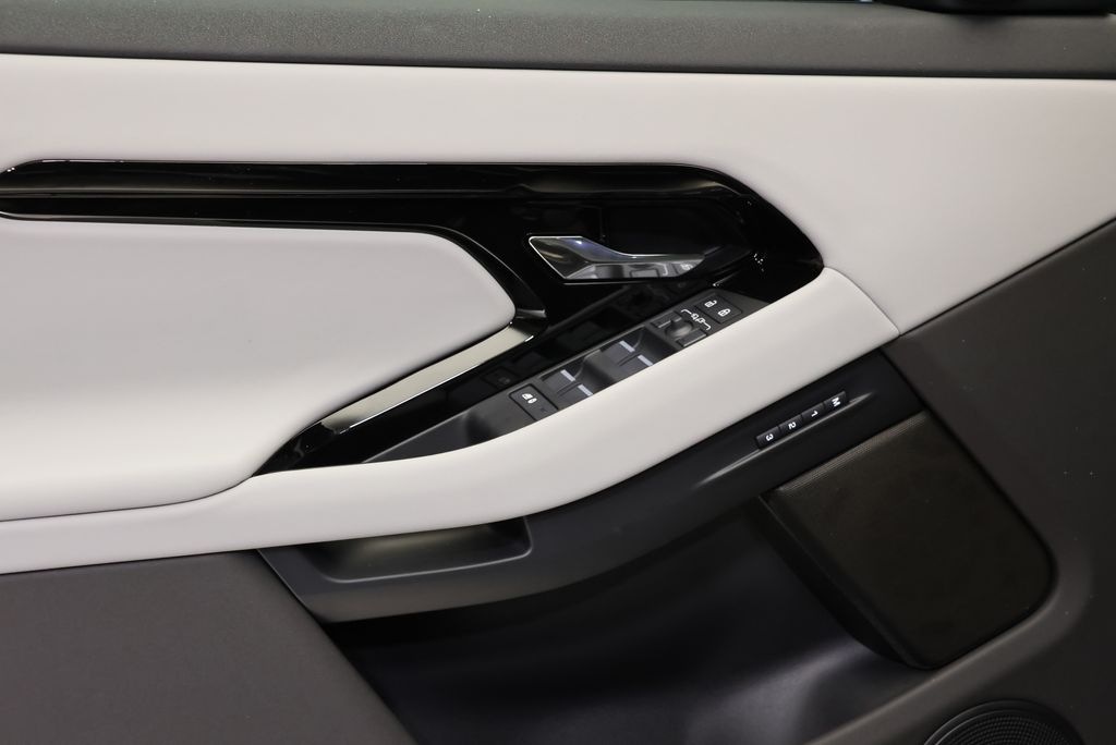Thumbnail: 2026 Land Rover Range Rover Evoque - 25