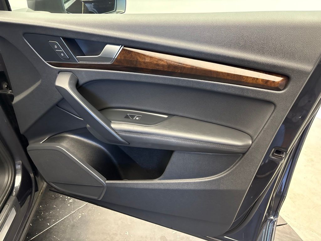 Thumbnail: 2020 Audi Q5 - 23