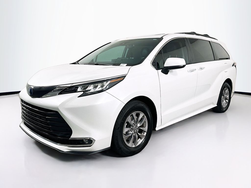 2023 Toyota Sienna XLE