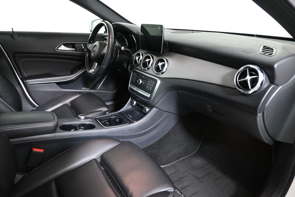 Thumbnail: 2020 Mercedes-Benz GLA - 27