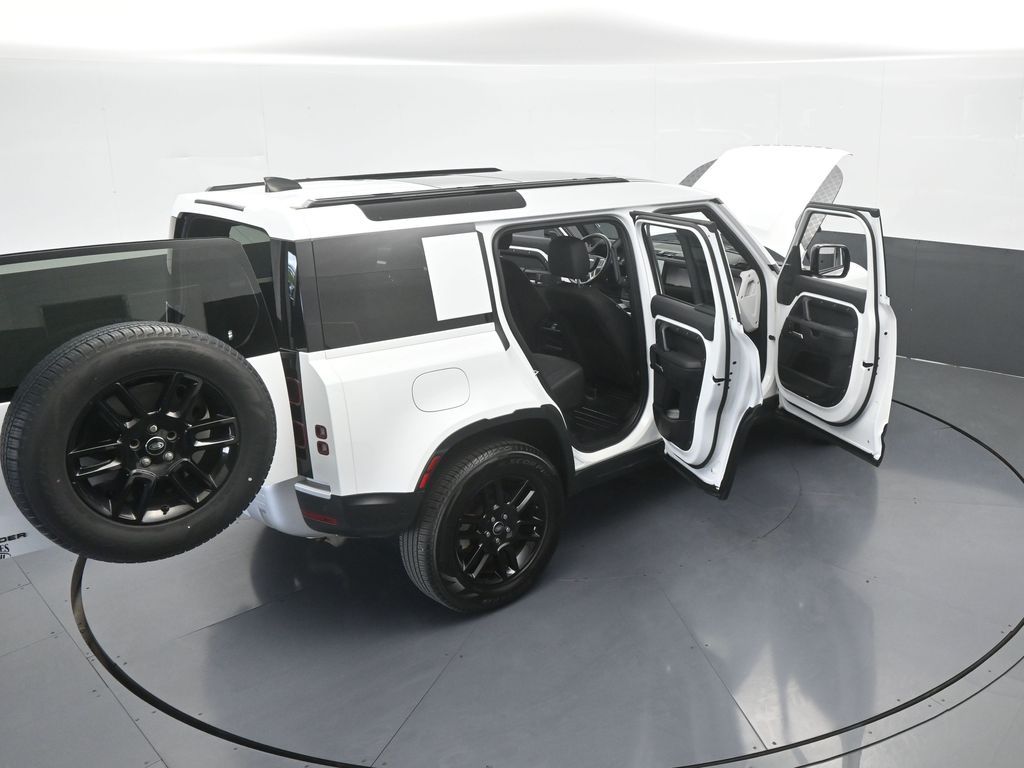 Used 2025 White Land Rover S image 85