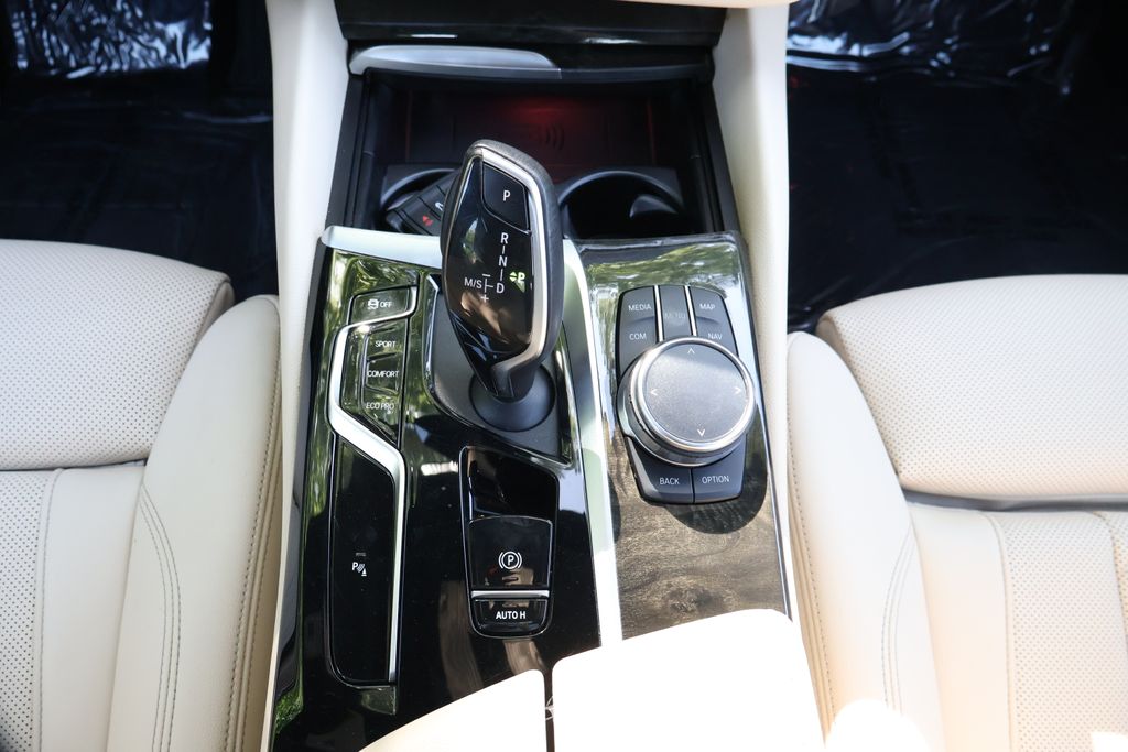 Thumbnail: 2023 BMW 5 Series - 20