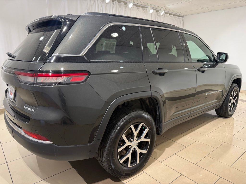 Thumbnail: 2024 Jeep Grand Cherokee - 5