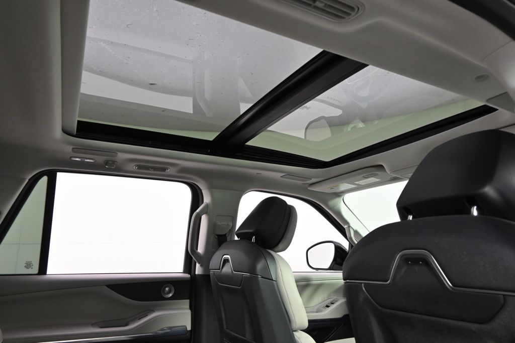 New 2026 White Lincoln Reserve image 17