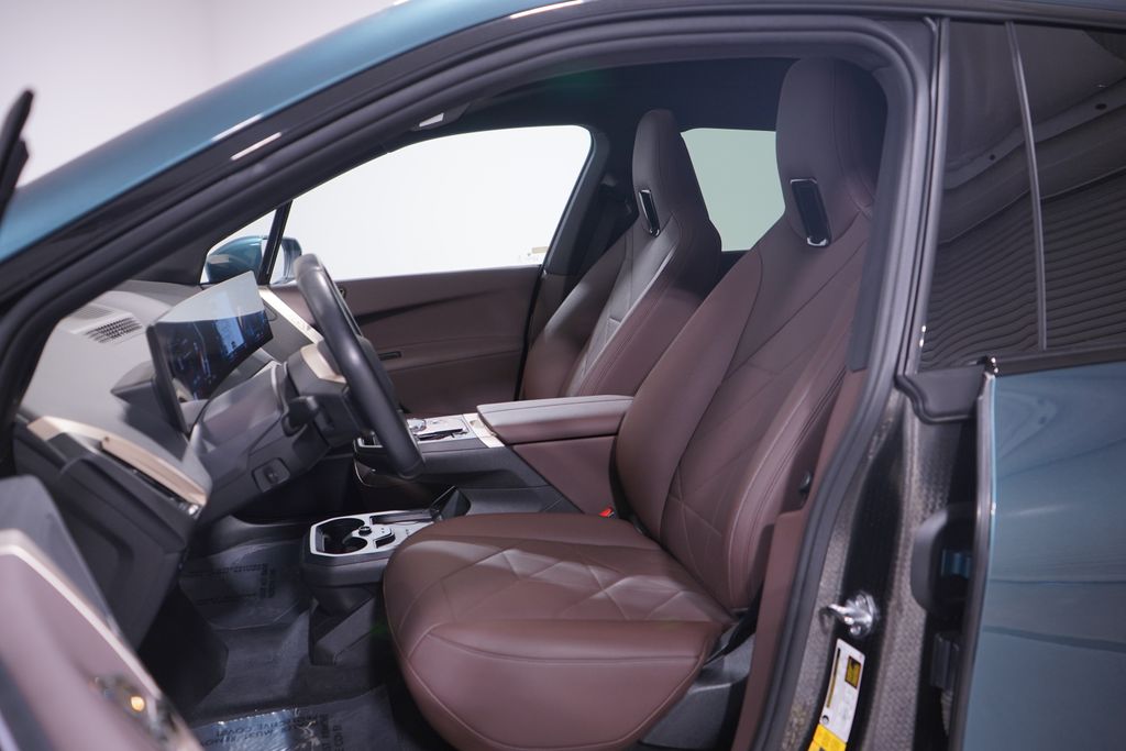 Thumbnail: 2023 BMW iX - 7