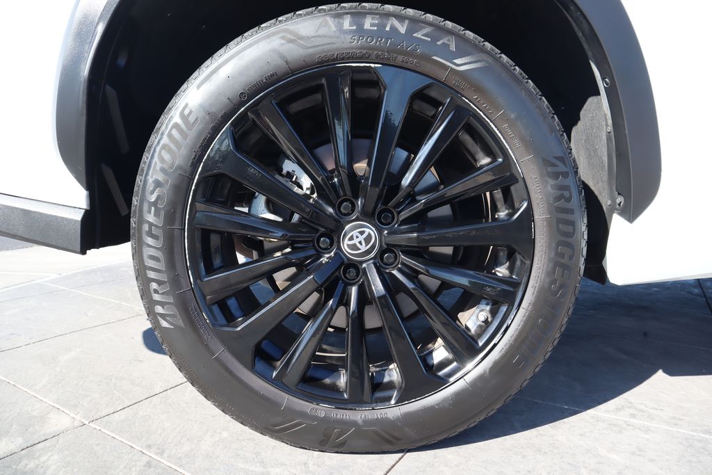 Thumbnail: 2023 Toyota Highlander - 30