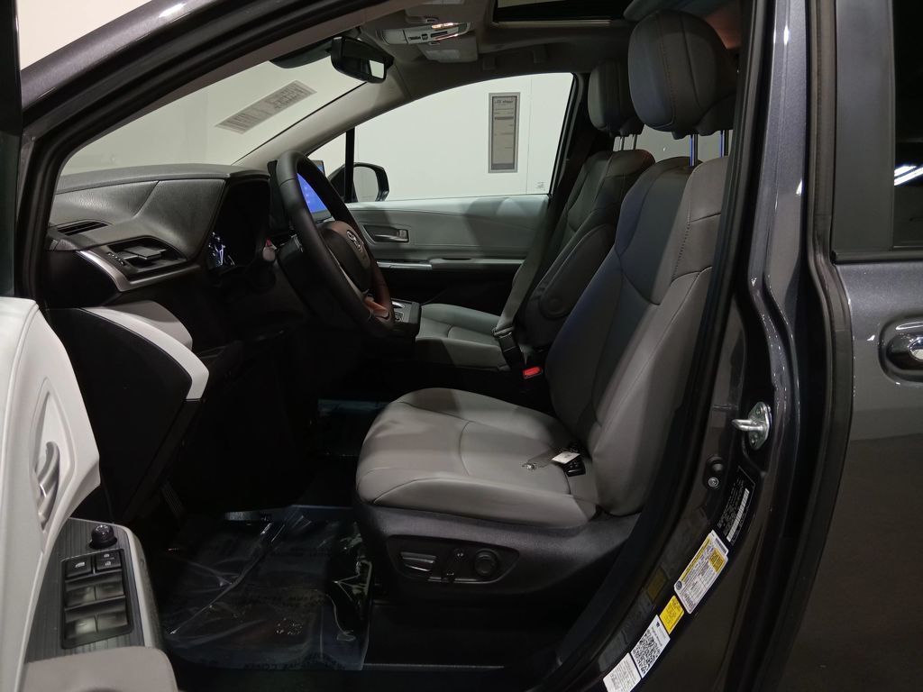 2025 Toyota Sienna XLE