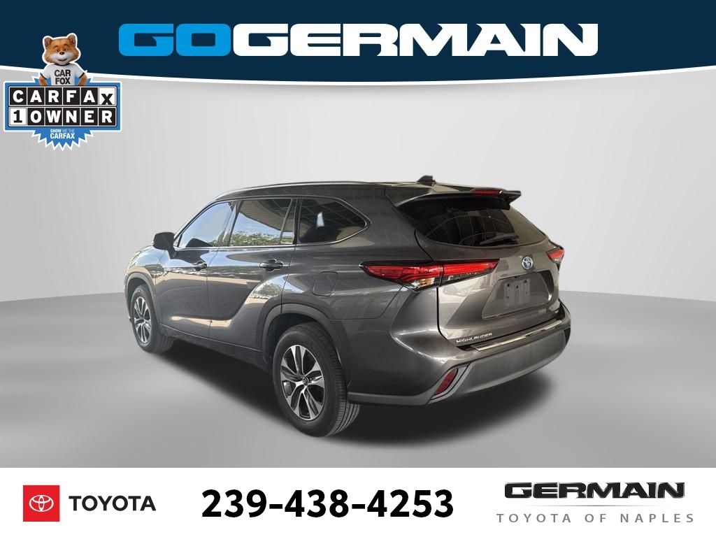 Used 2021 Gray Toyota XLE image 4