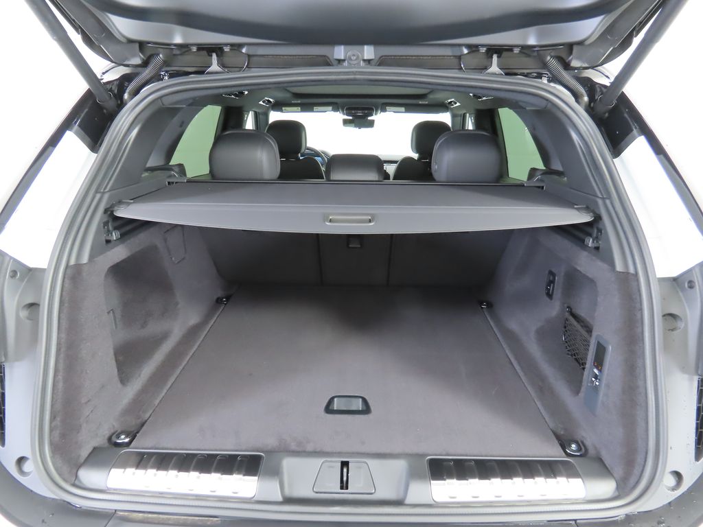 Thumbnail: 2026 Land Rover Range Rover Sport - 28