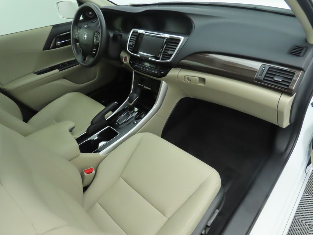 2017 Honda Accord Touring 18