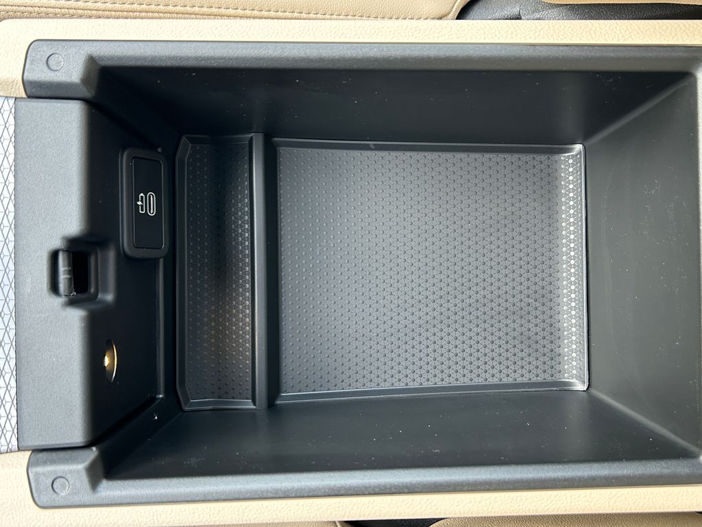 Thumbnail: 2025 BMW i4 - 29