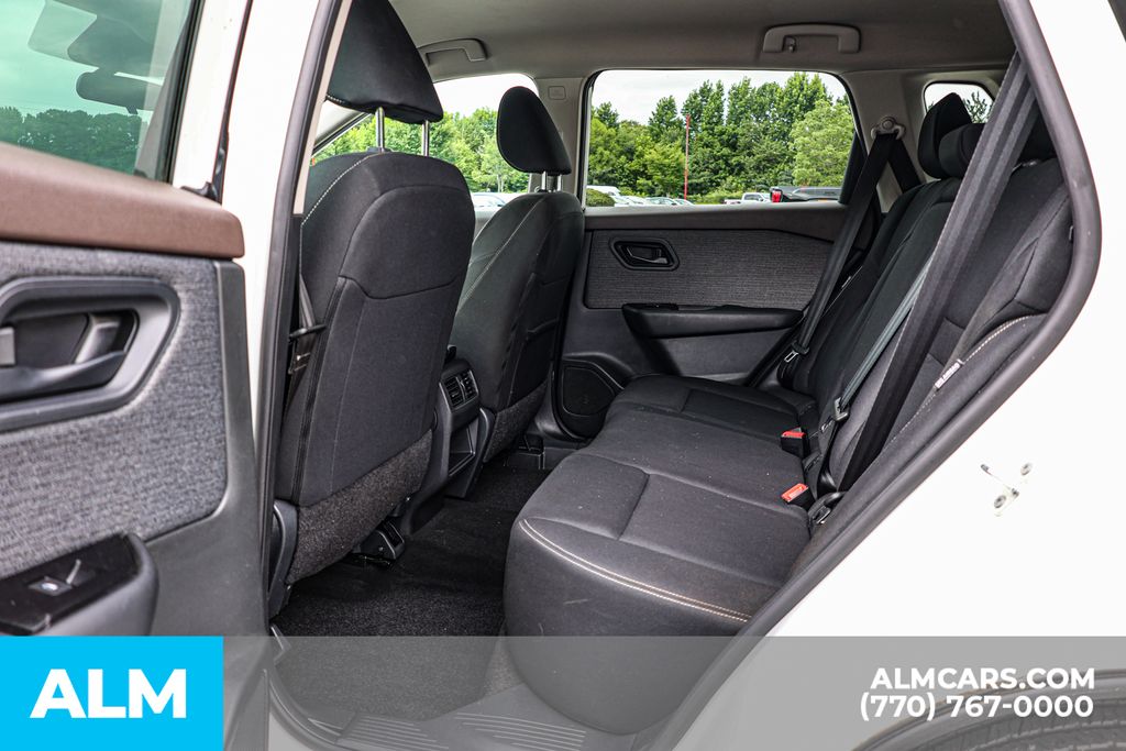 Used 2023 White Nissan S image 18