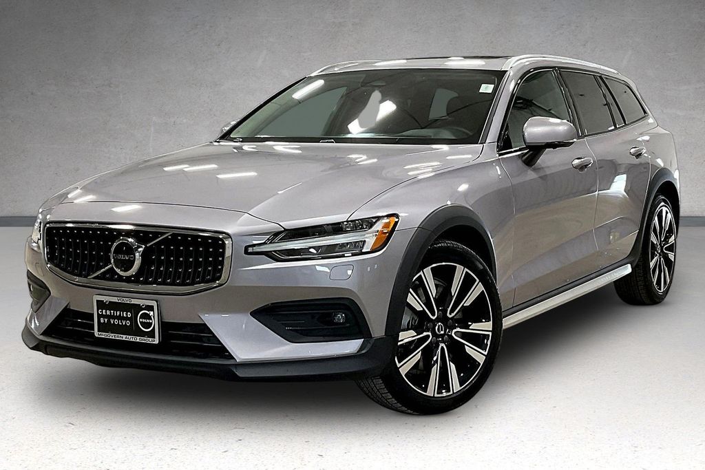 Aurora Silver 2026 Volvo V60 Cross Country B5 Ultra AWD Wagon All-Wheel Drive Automatic