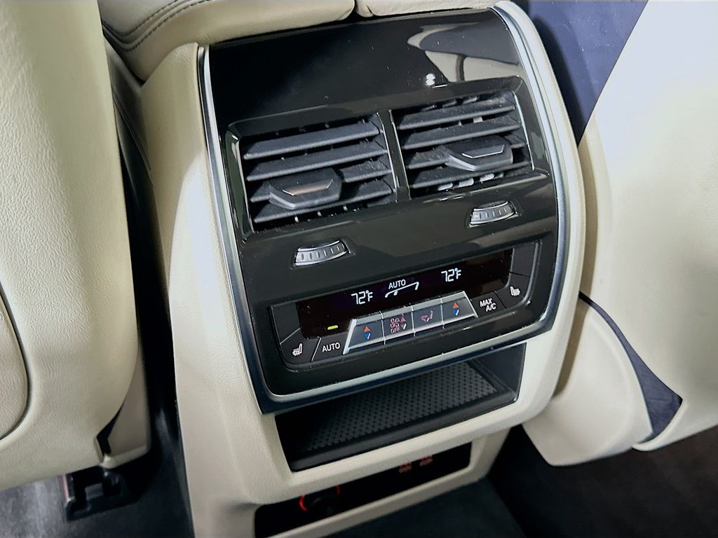 2022 BMW X7 xDrive40i 26