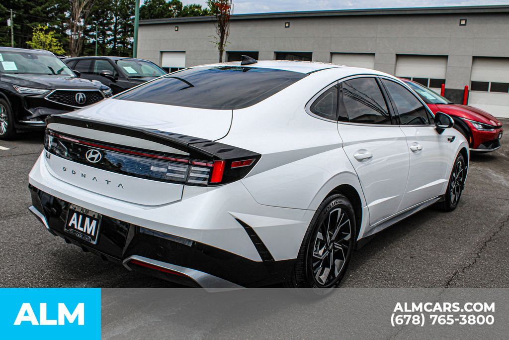 Used 2025 White Hyundai SEL image 6